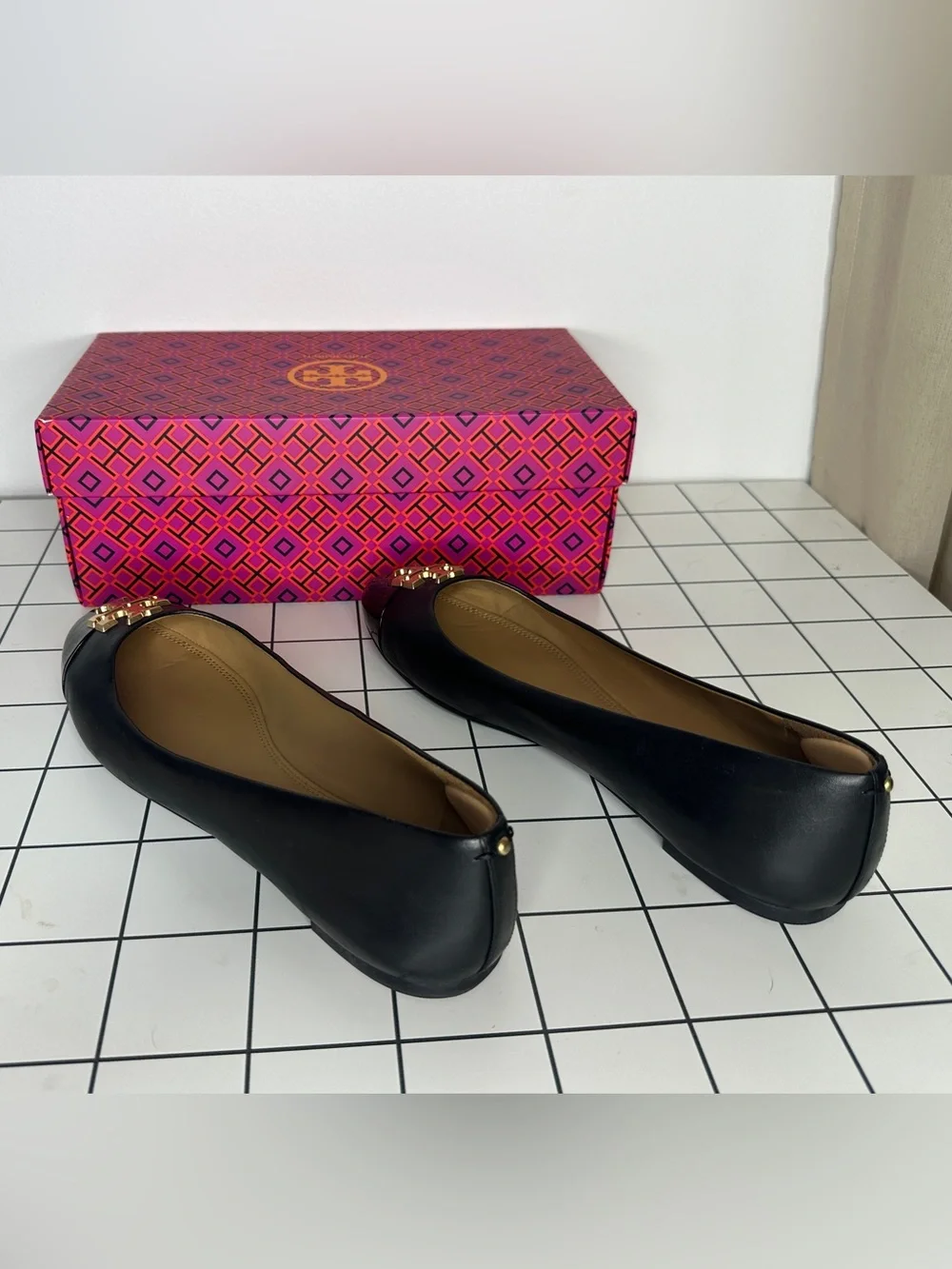 Tory Burch Black Leather Ballet Flats with Gold Logo Accent 11 Women's w/ box